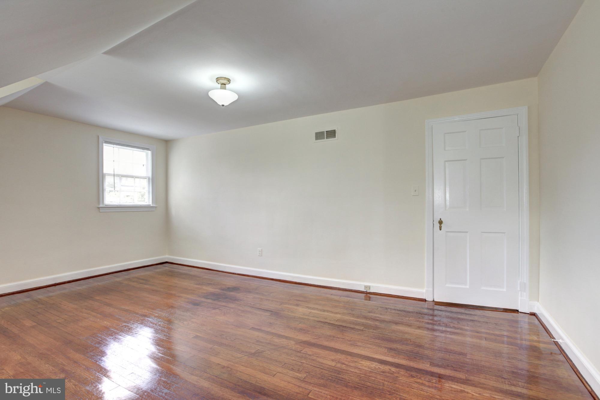 600 Forest Glen Road Silver Spring, MD 20901 - Photo 22 of 28 Master Bedroom