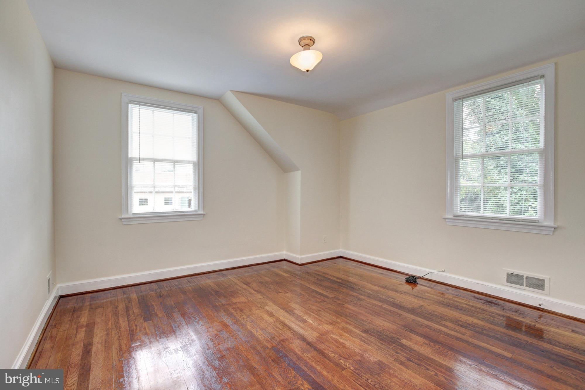 600 Forest Glen Road Silver Spring, MD 20901 - Photo 23 of 28 Bedroom 2
