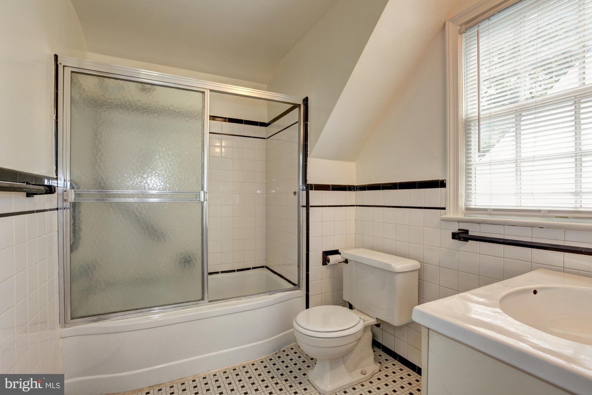 600 Forest Glen Road Silver Spring, MD 20901 - Photo 25 of 28 Full Bath