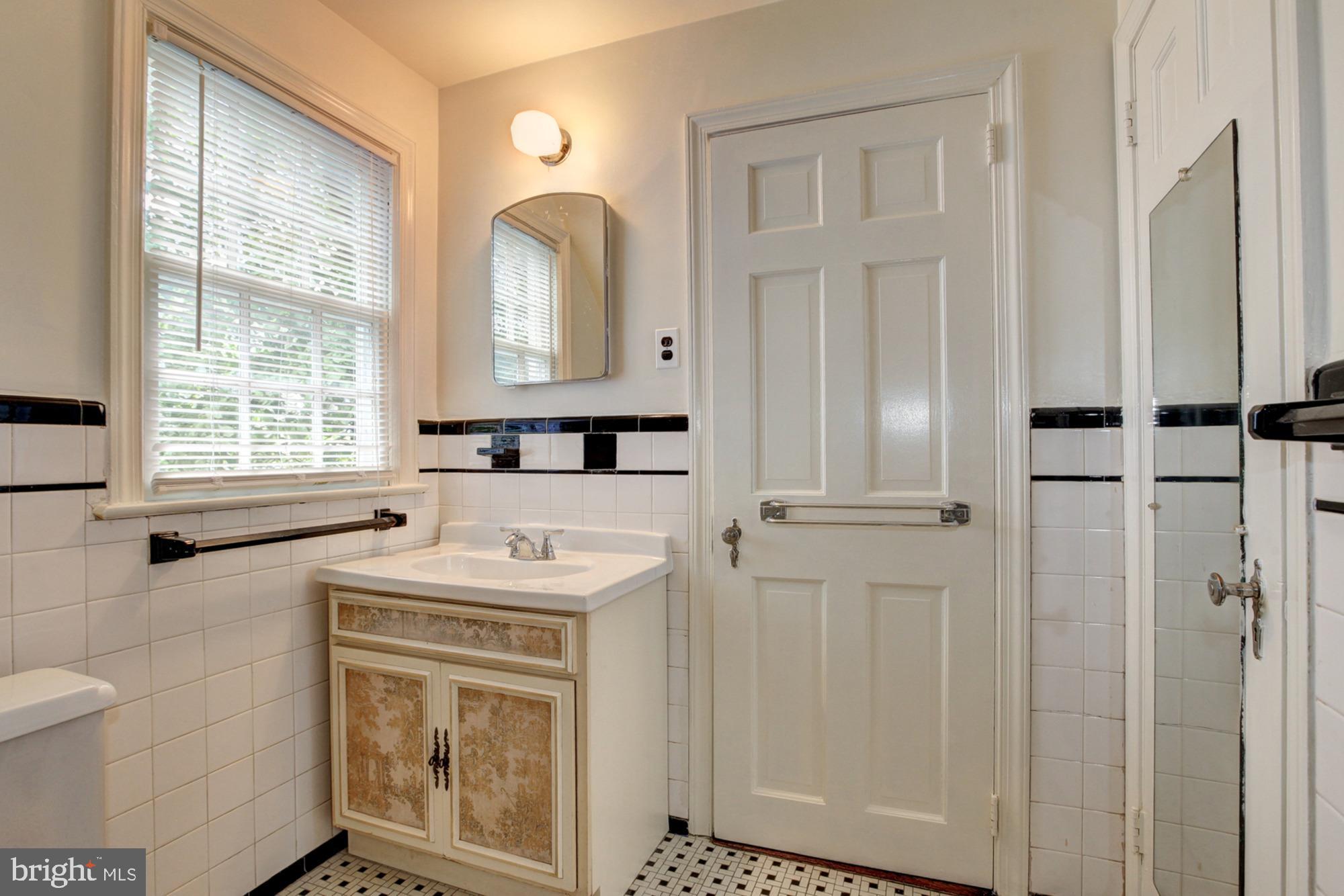 600 Forest Glen Road Silver Spring, MD 20901 - Photo 26 of 28 Full Bath