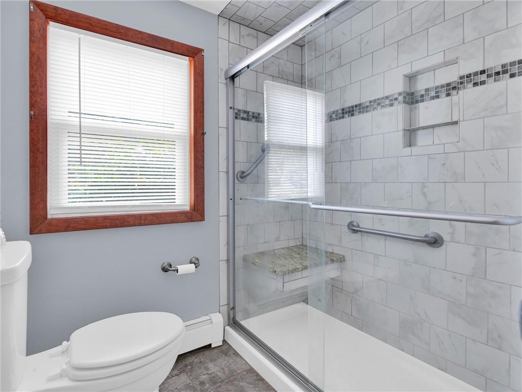 133 Inman Avenue Warwick, RI 02886 - Photo 20 of 31 Bathroom