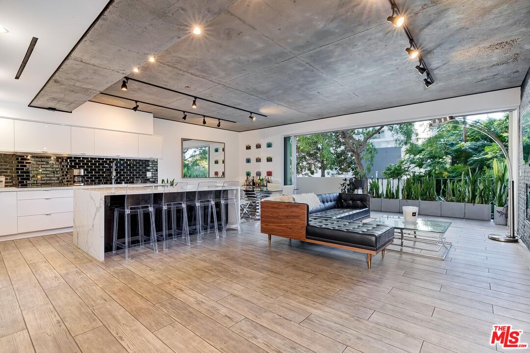 818 North Doheny Dr Unit 203