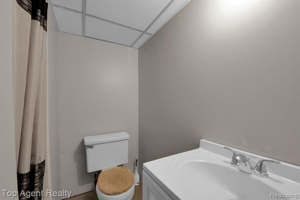 23303 Teppert Avenue Eastpointe, MI 48021 - Photo 20 of 32