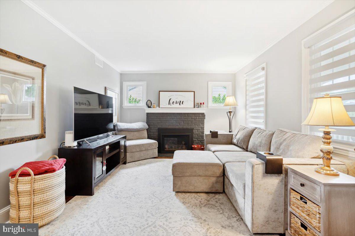 2725 Hawthorne Road Glenside, PA 19038 - Photo 4 of 31 Gallery Image 4