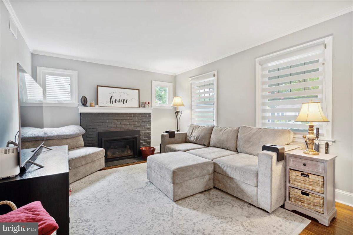 2725 Hawthorne Road Glenside, PA 19038 - Photo 5 of 31 Gallery Image 5