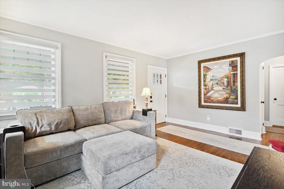 2725 Hawthorne Road Glenside, PA 19038 - Photo 8 of 31 Gallery Image 8