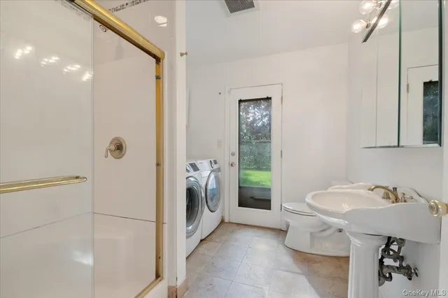 $1,195,000 | 40 Nidzyn Avenue, Remsenburg, NY 11960