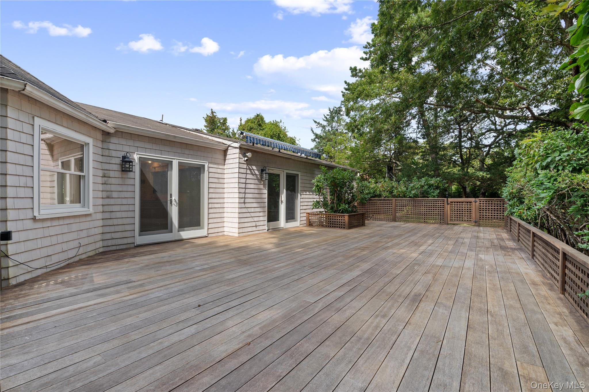 40 Nidzyn Avenue Remsenburg, NY 11960 - Photo 23 of 28 View of wooden deck