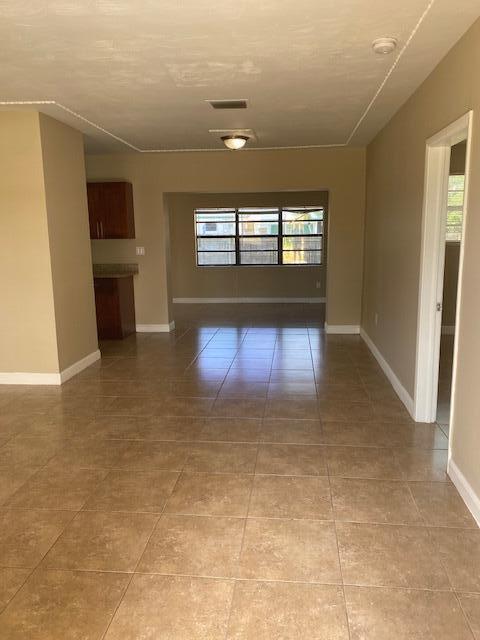 321 Pinehurst Road Palm Springs, FL 33461 - Photo 3 of 28 IMG_9871