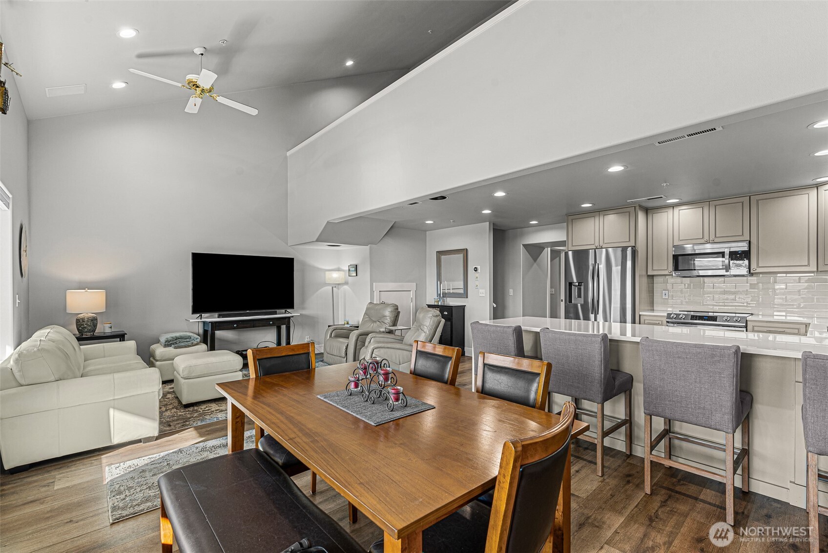 8997 Crescent Bar Road Northwest, Unit 219 Quincy, WA 98848 - Photo 15 of 40 a living room with stainless steel appliances a table and chairs
