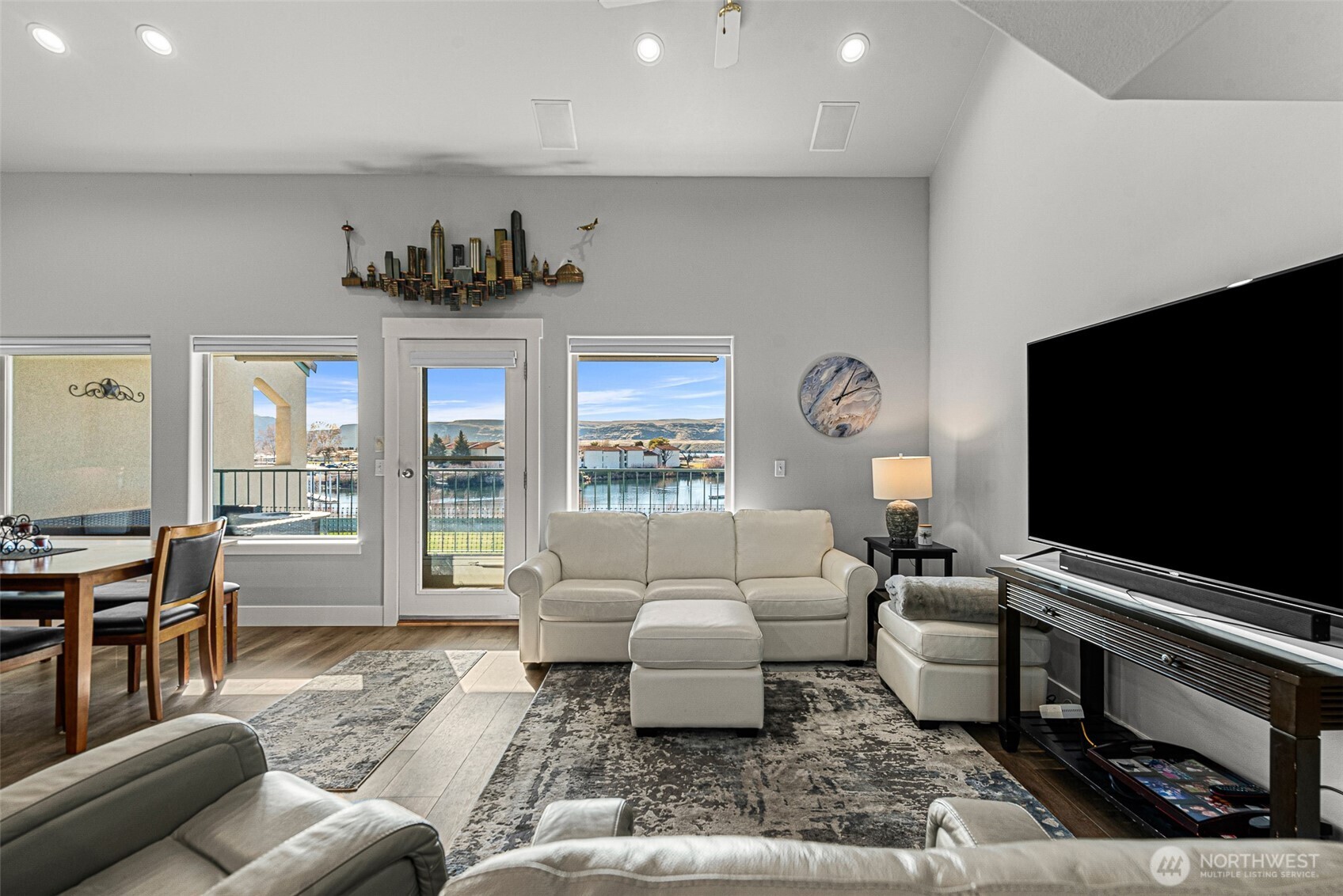 8997 Crescent Bar Road Northwest, Unit 219 Quincy, WA 98848 - Photo 18 of 40 a living room with furniture and a flat screen tv