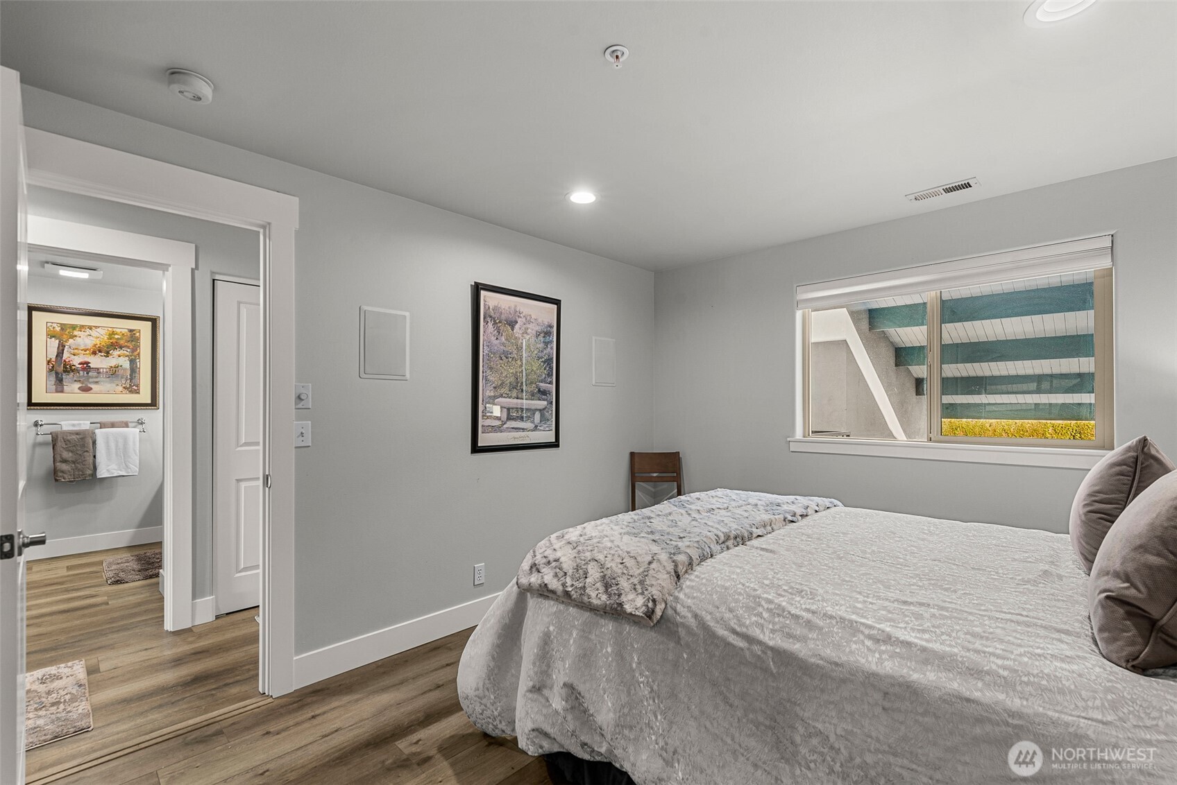 8997 Crescent Bar Road Northwest, Unit 219 Quincy, WA 98848 - Photo 25 of 40 a bedroom with a bed and a window