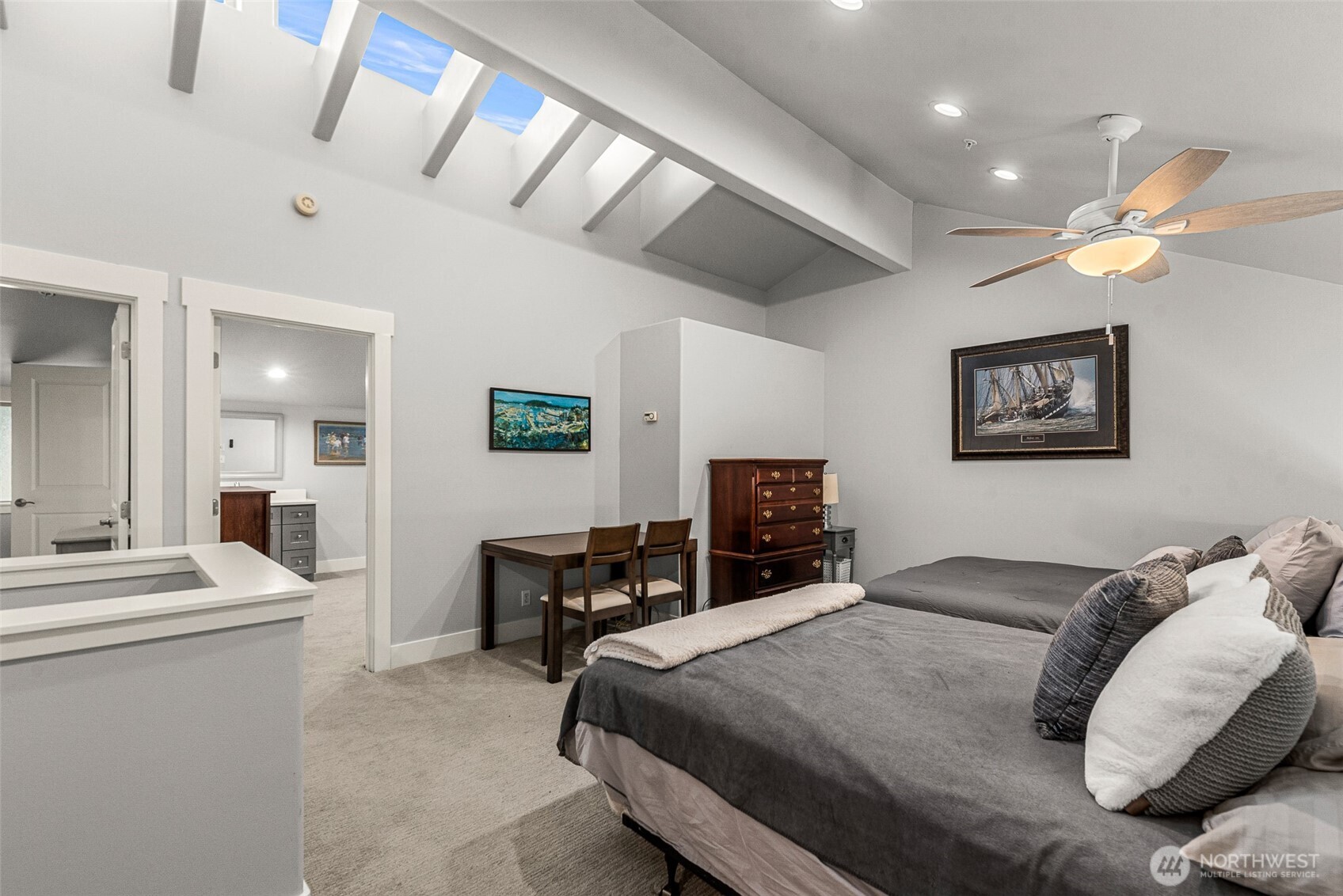 8997 Crescent Bar Road Northwest, Unit 219 Quincy, WA 98848 - Photo 29 of 40 a bedroom with a bed desk and a chair