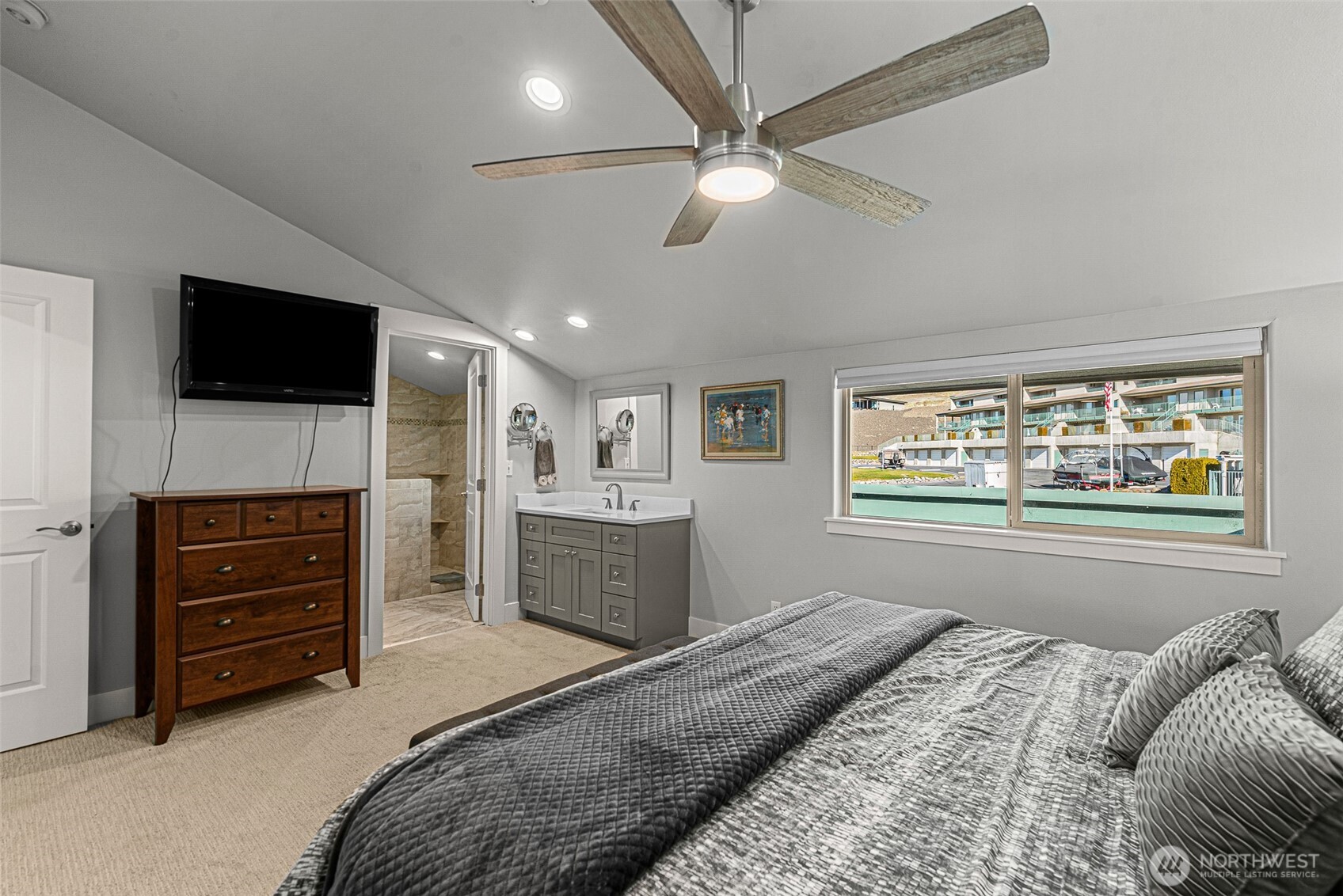 8997 Crescent Bar Road Northwest, Unit 219 Quincy, WA 98848 - Photo 31 of 40 a bed room with furniture and a flat screen tv