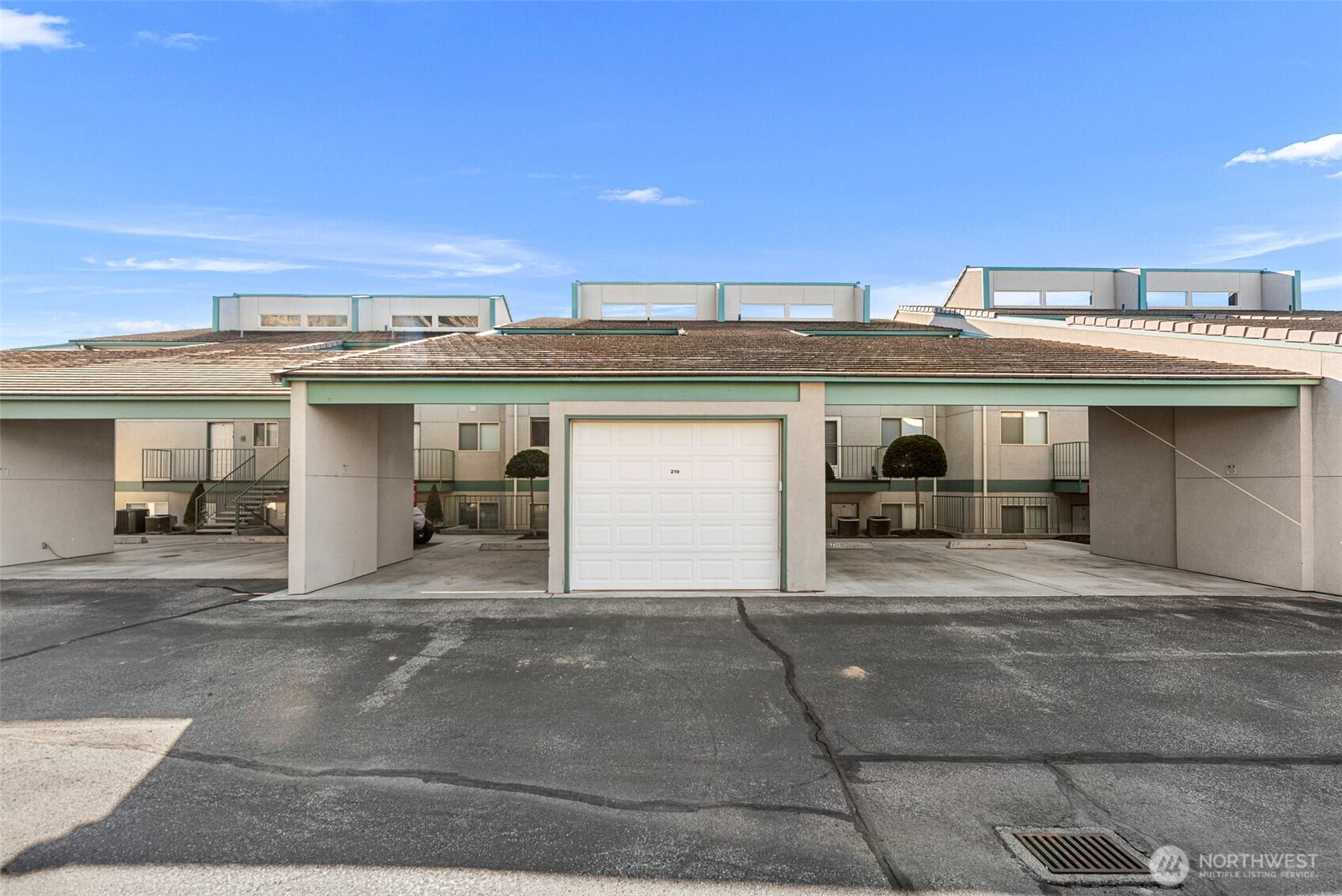 8997 Crescent Bar Road Northwest, Unit 219 Quincy, WA 98848 - Photo 35 of 40 a view of a building with a outdoor space