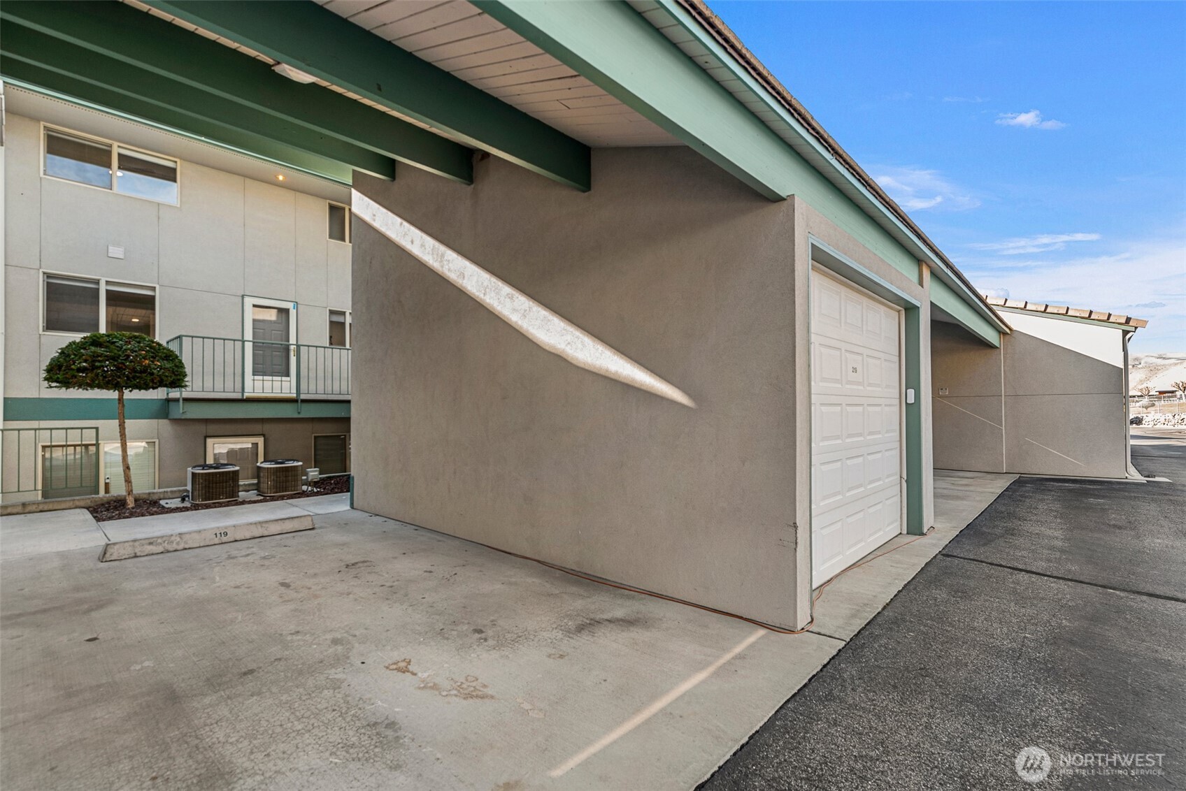 8997 Crescent Bar Road Northwest, Unit 219 Quincy, WA 98848 - Photo 36 of 40 a view of a house with porch