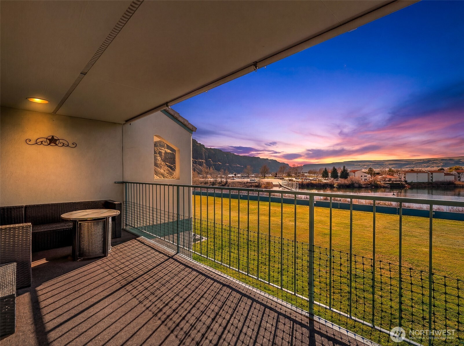 8997 Crescent Bar Road Northwest, Unit 219 Quincy, WA 98848 - Photo 5 of 40 a view of balcony with wooden floor and city view