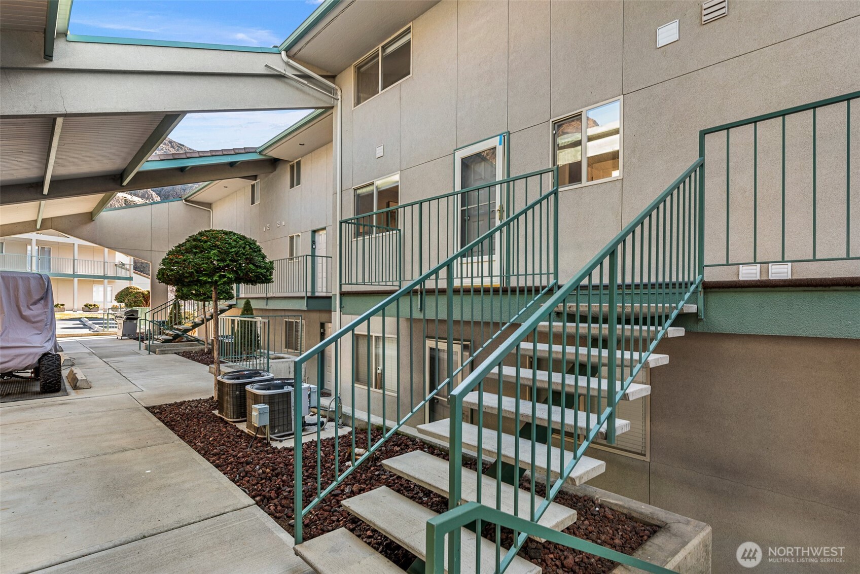 8997 Crescent Bar Road Northwest, Unit 219 Quincy, WA 98848 - Photo 9 of 40 a view of entryway with wooden floor