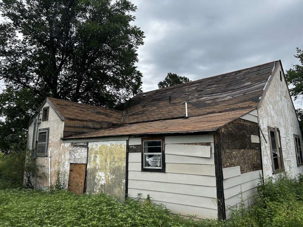 817 Miller Avenue Spur, TX 79370 - Photo 2 of 6 a view of a garage