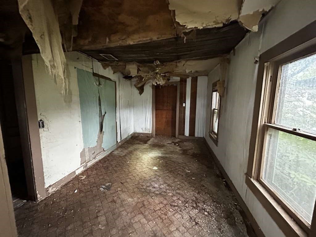 817 Miller Avenue Spur, TX 79370 - Photo 4 of 6 a view of a hallway