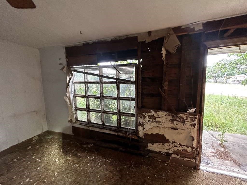 817 Miller Avenue Spur, TX 79370 - Photo 6 of 6 a view of a porch