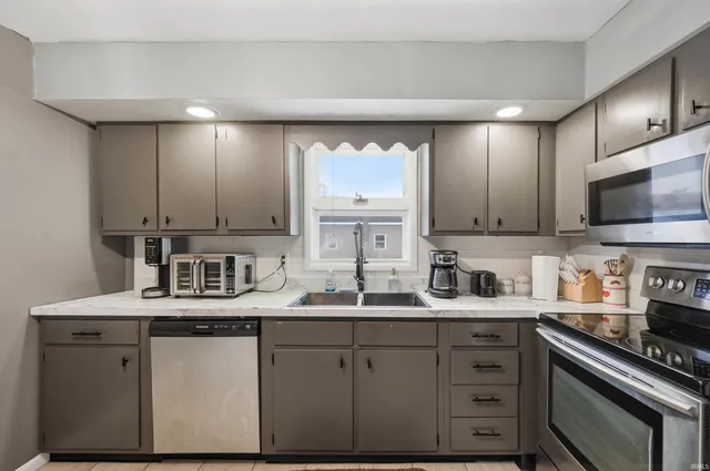 $195,000 | 410 North Mulberry Street, Farmland, IN 47340