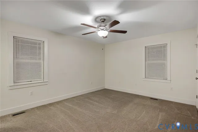 a view of empty room with window