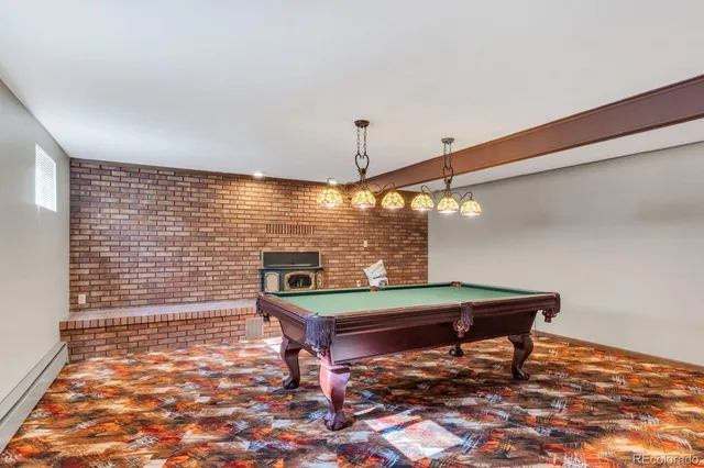 a view of a big room with closet and windows