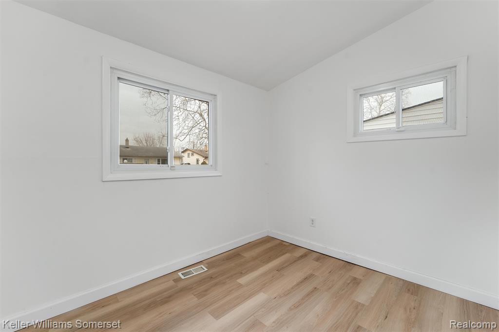 29015 York Street Inkster, MI 48141 - Photo 18 of 25