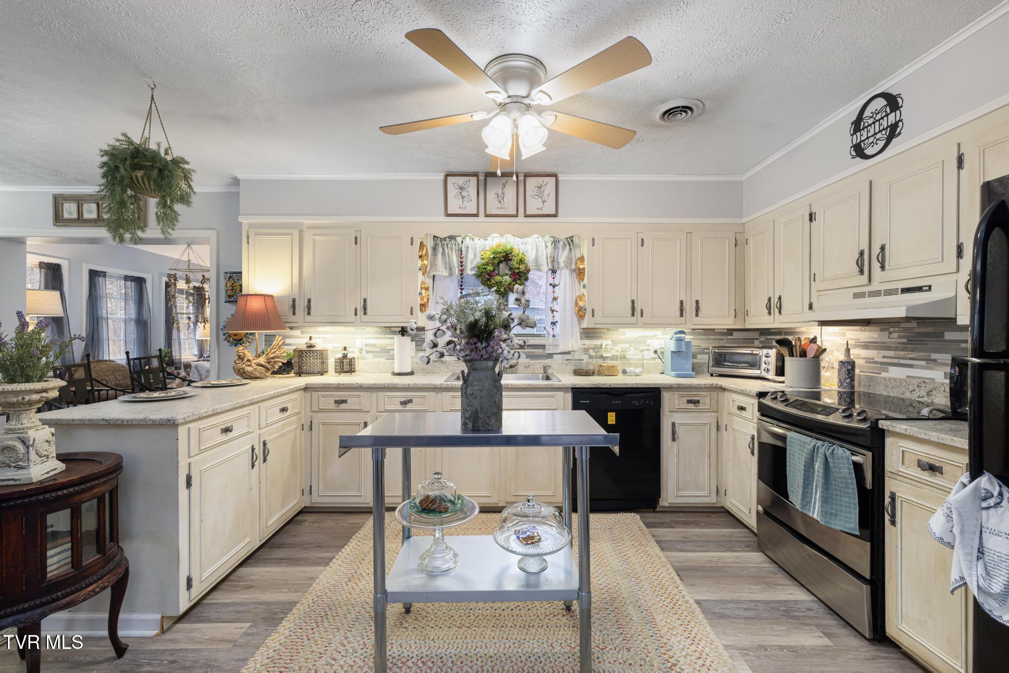 405 Beidleman Creek Road Bristol, TN 37620 - Photo 13 of 63 IMG_1806