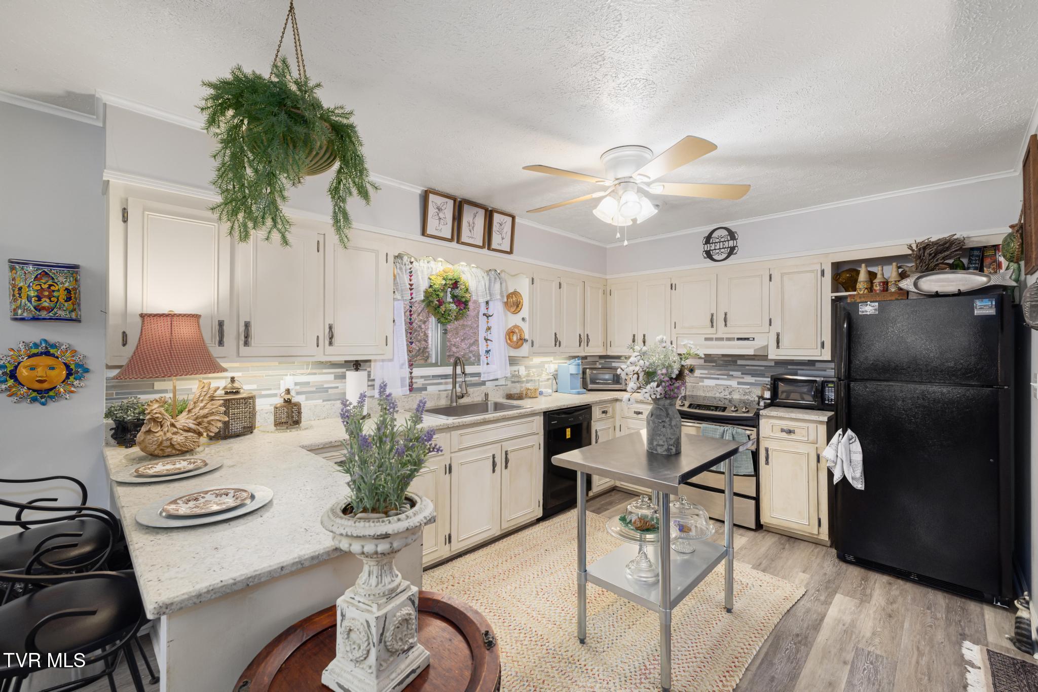 405 Beidleman Creek Road Bristol, TN 37620 - Photo 14 of 63 IMG_1813