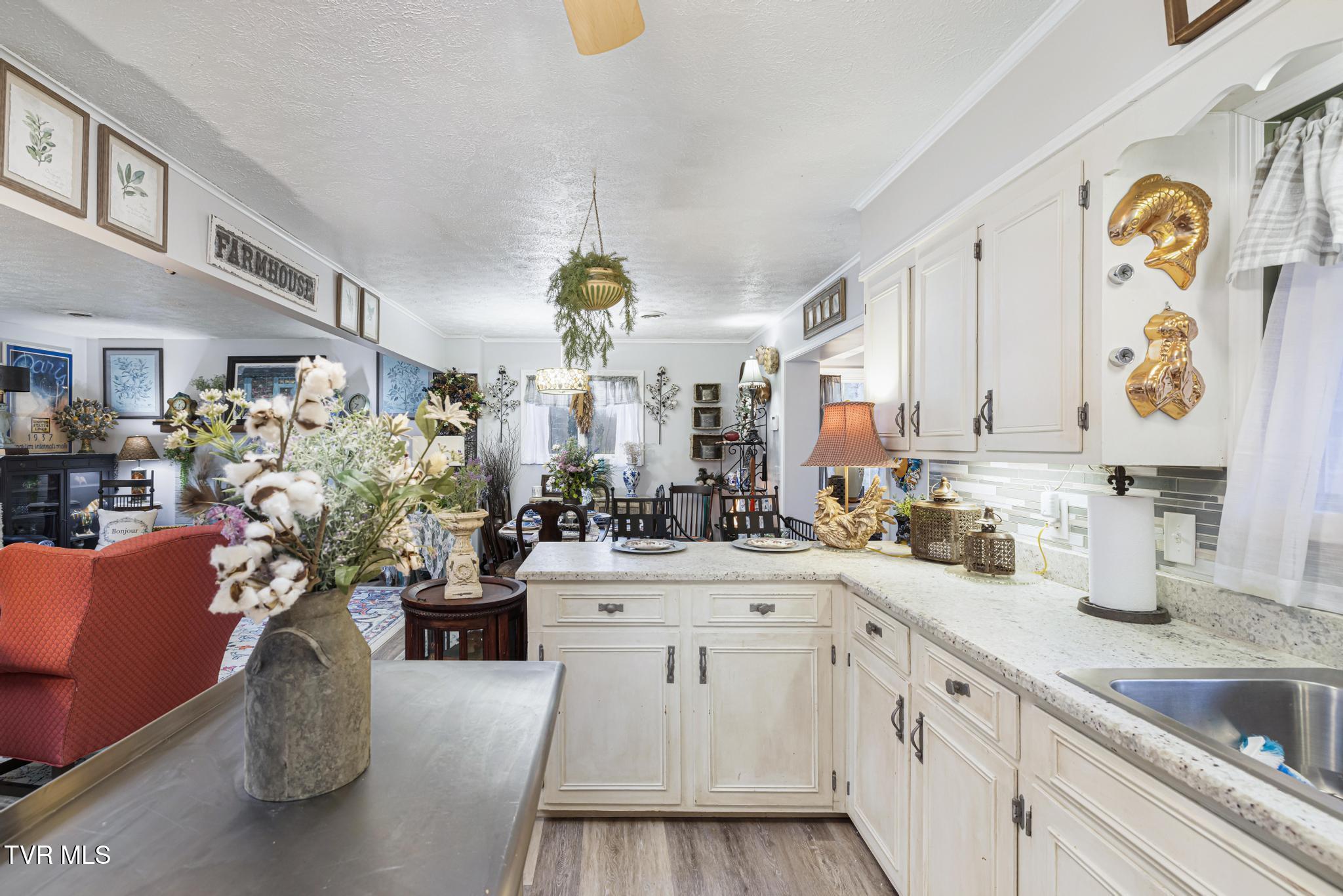 405 Beidleman Creek Road Bristol, TN 37620 - Photo 15 of 63 IMG_1823