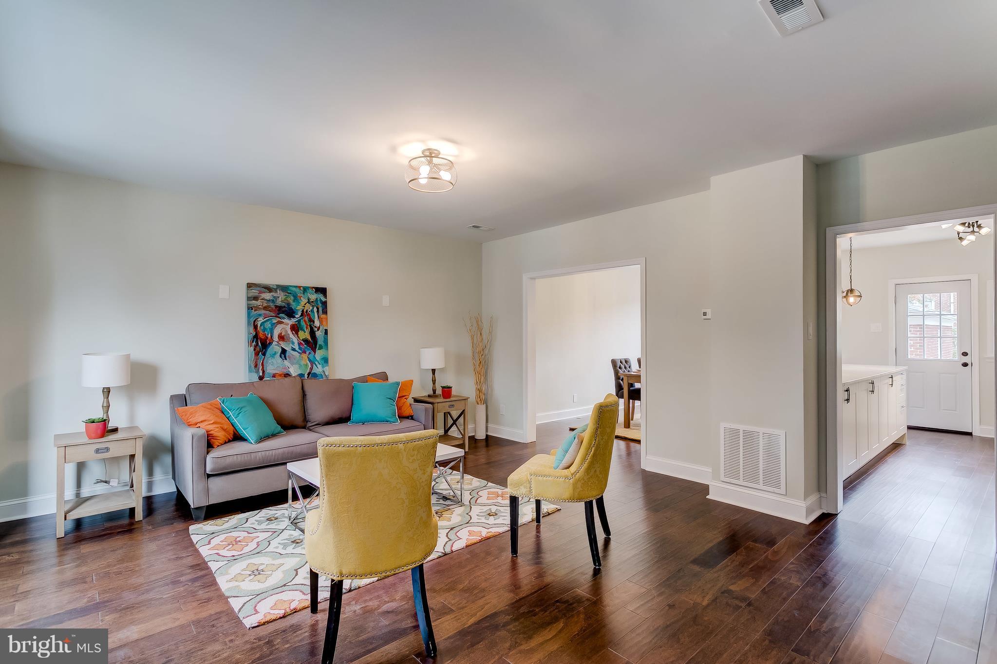 1606 Shadyside Road Baltimore, MD 21218 - Photo 4 of 26 Living Room