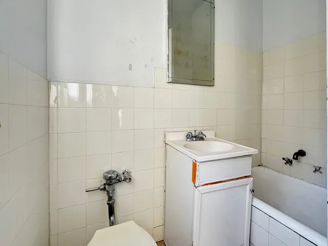 $99,000 | 6832 South South Shore Drive, Unit 1, Chicago, IL 60649