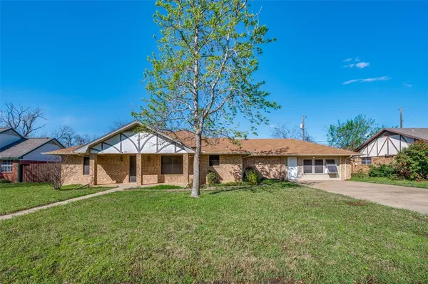 $300,000 | 508 South Pedigo Street, Pilot Point, TX 76258