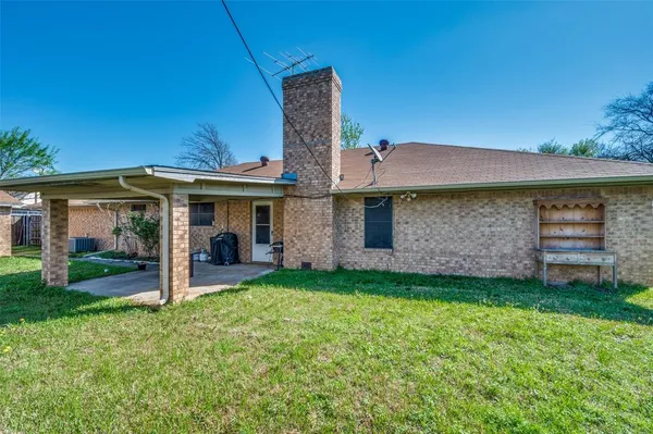 $300,000 | 508 South Pedigo Street, Pilot Point, TX 76258
