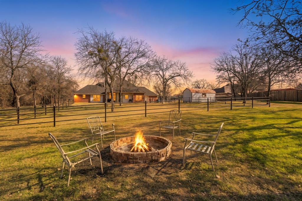 144 Howard Newby Lane Springtown, TX 76082 - Photo 3 of 40