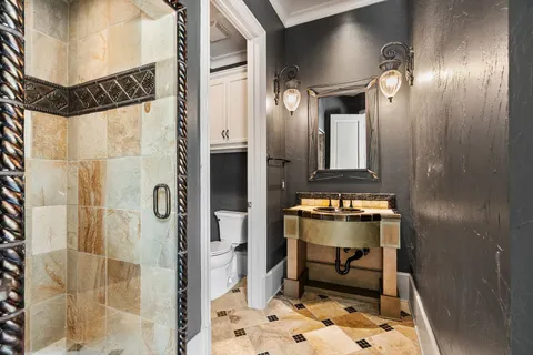 $4,200,000 | 835 Echo Lane, Hedwig Village, TX 77024