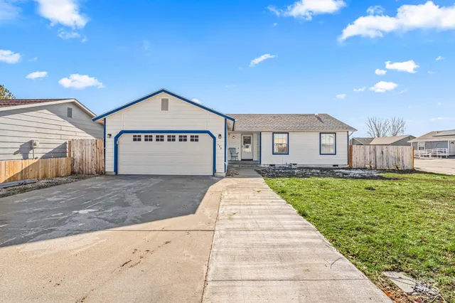 $329,900 | 175 Del Mar Street, Mountain Home, ID 83647