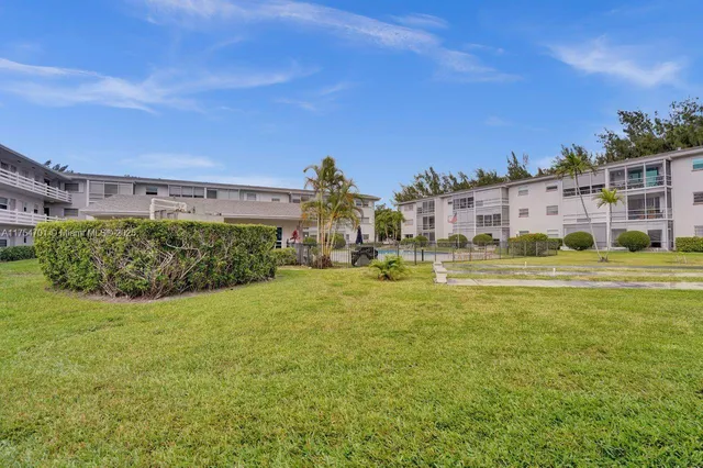 $279,000 | 700 Layne Boulevard, Unit 123, Hallandale Beach, FL 33009