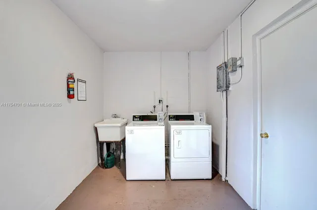 $279,000 | 700 Layne Boulevard, Unit 123, Hallandale Beach, FL 33009