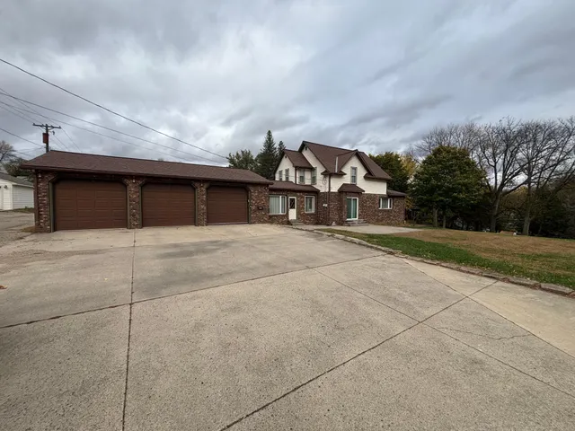 $275,000 | 219 South 9th Street, Montevideo, MN 56265