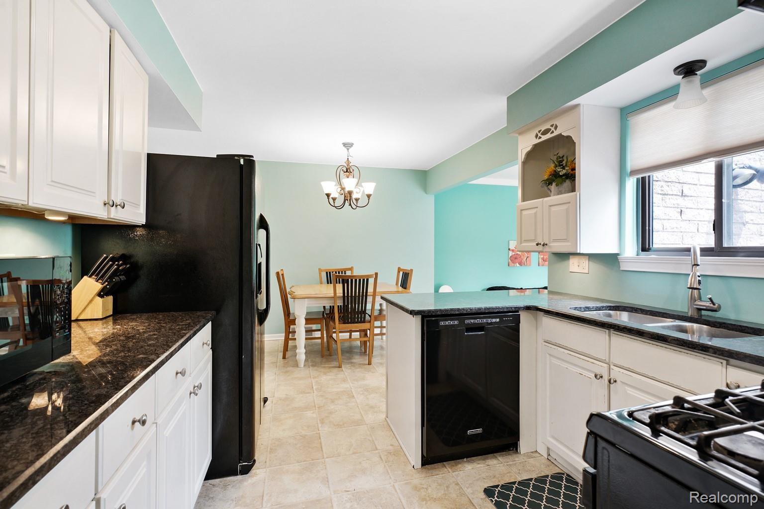 11364 Erdmann Road Sterling Heights, MI 48314 - Photo 11 of 28 DSC02890.jpg