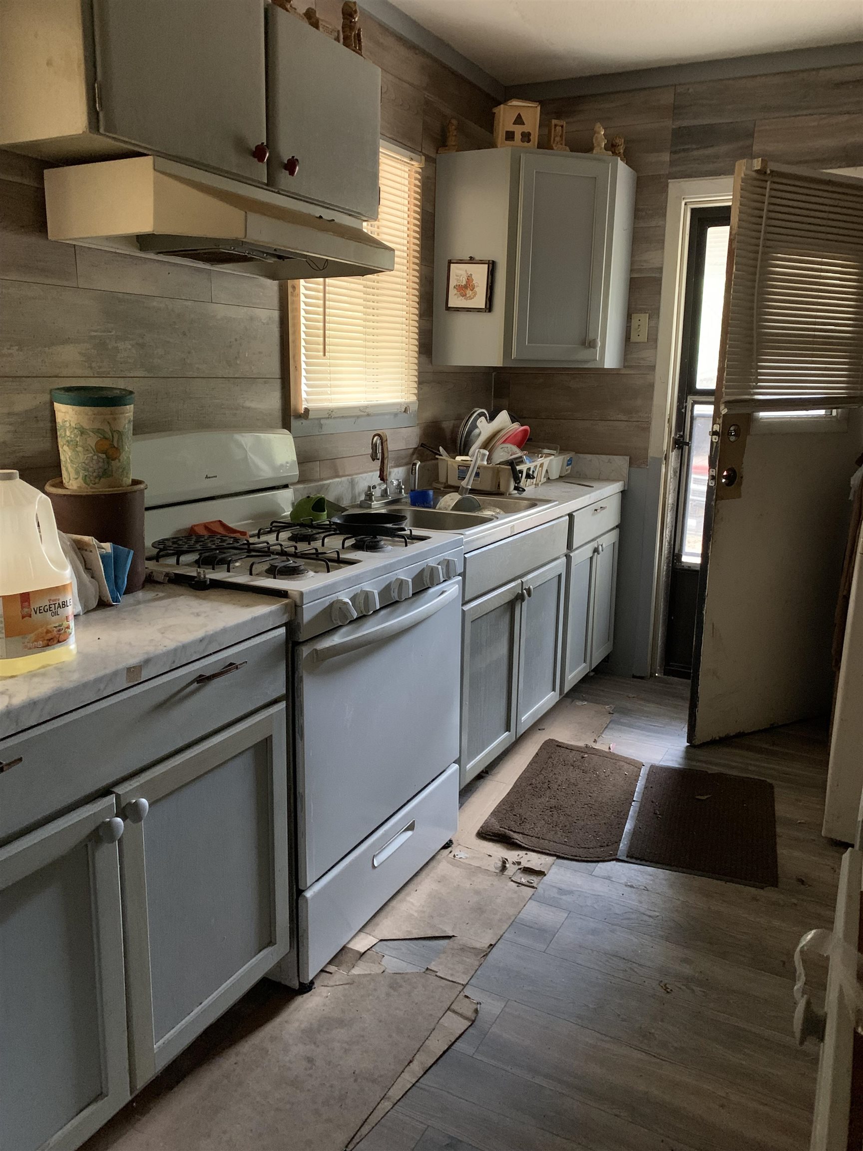 233 Sanders Road Mobile, AL 36610 - Photo 3 of 8 Kitchen