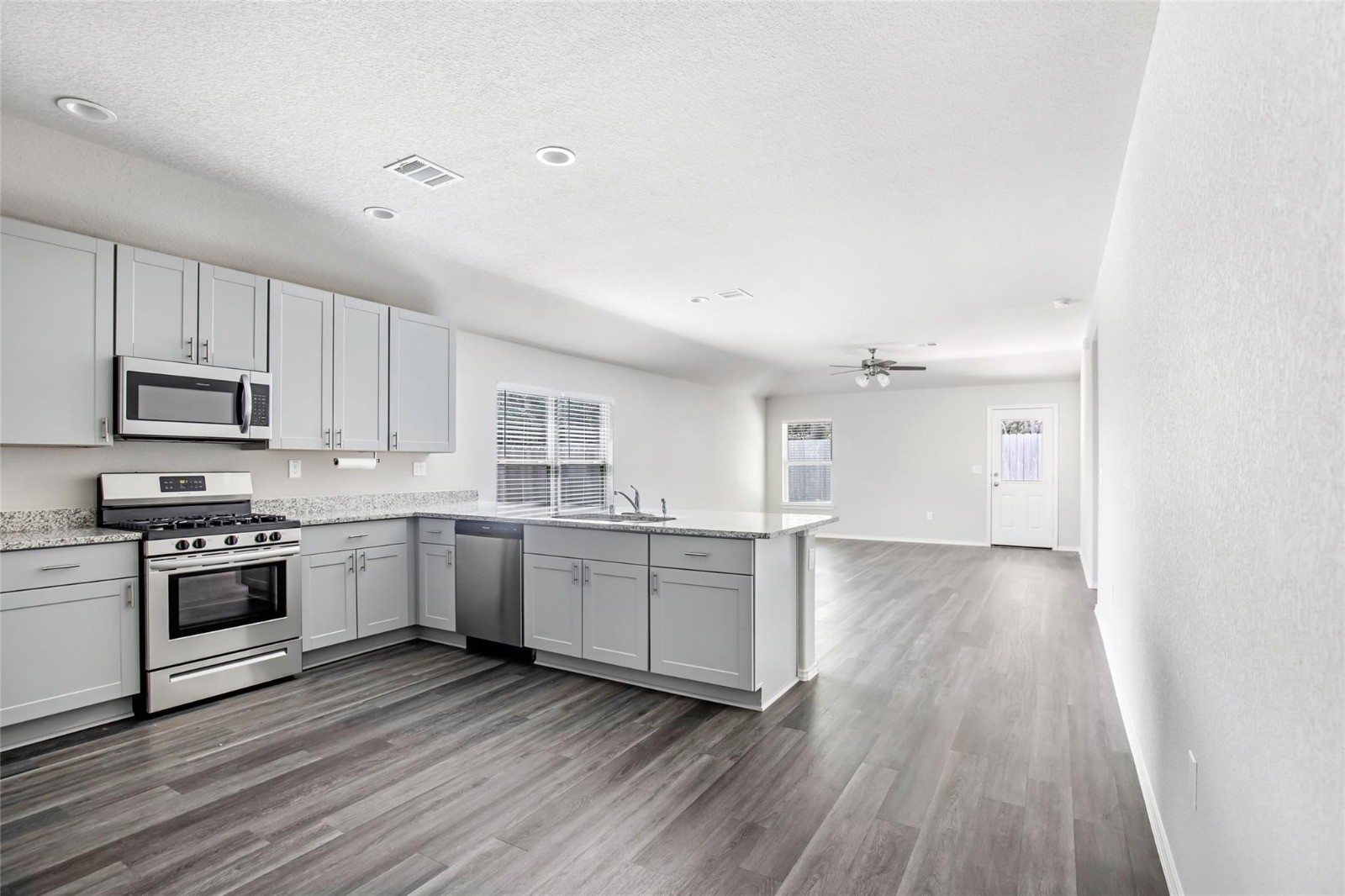 10031 Spring Creek Road Cleveland, TX 77327 - Photo 17 of 28