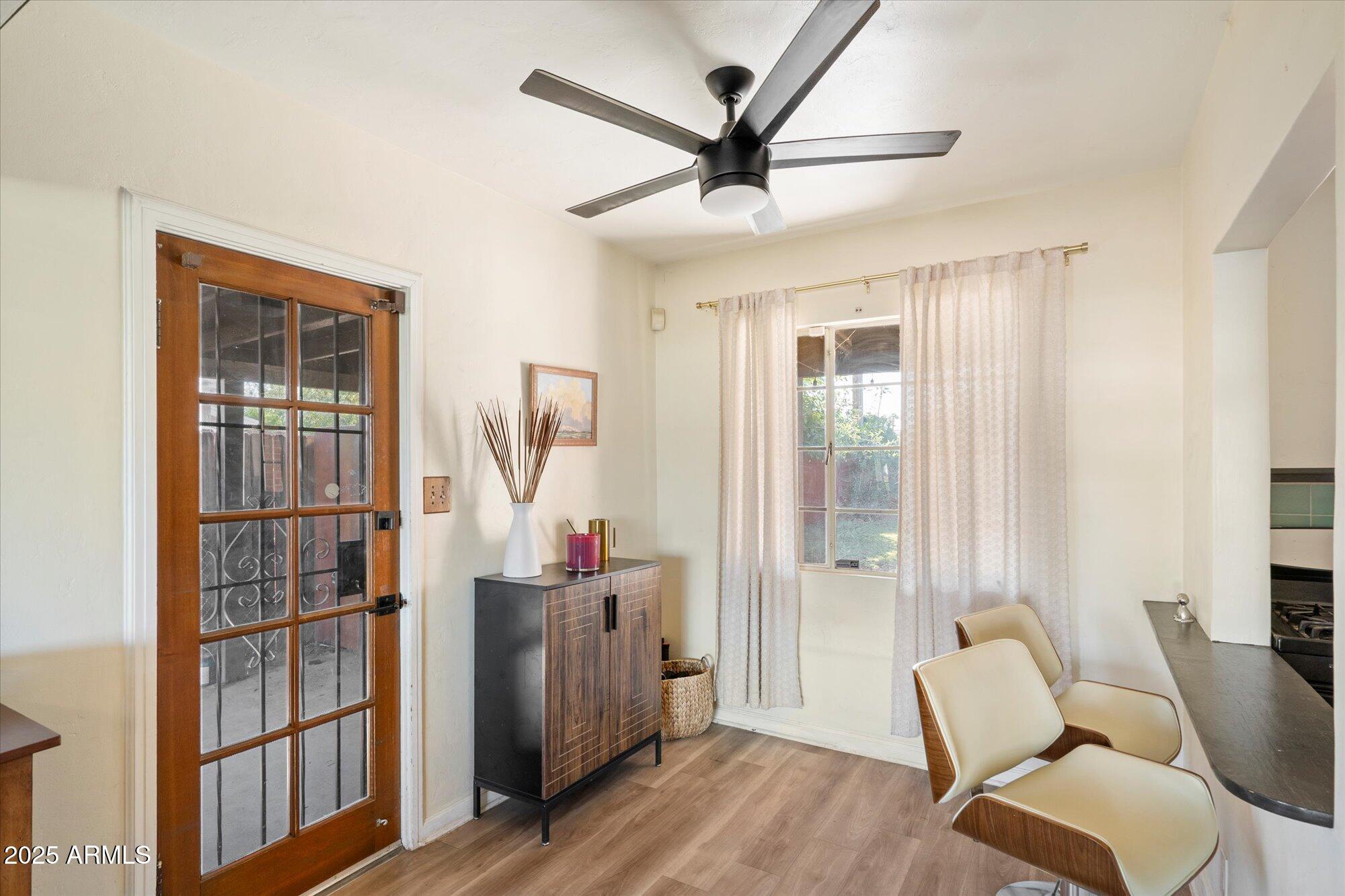 1405 East Osborn Road Phoenix, AZ 85014 - Photo 9 of 30 a living room with furniture