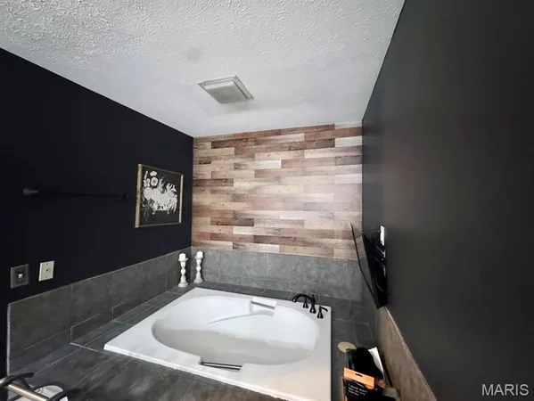 $260,500 | 2 Amanda Drive, Lilbourn, MO 63862