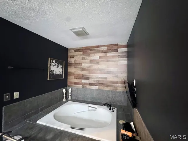 $260,500 | 2 Amanda Drive, Lilbourn, MO 63862