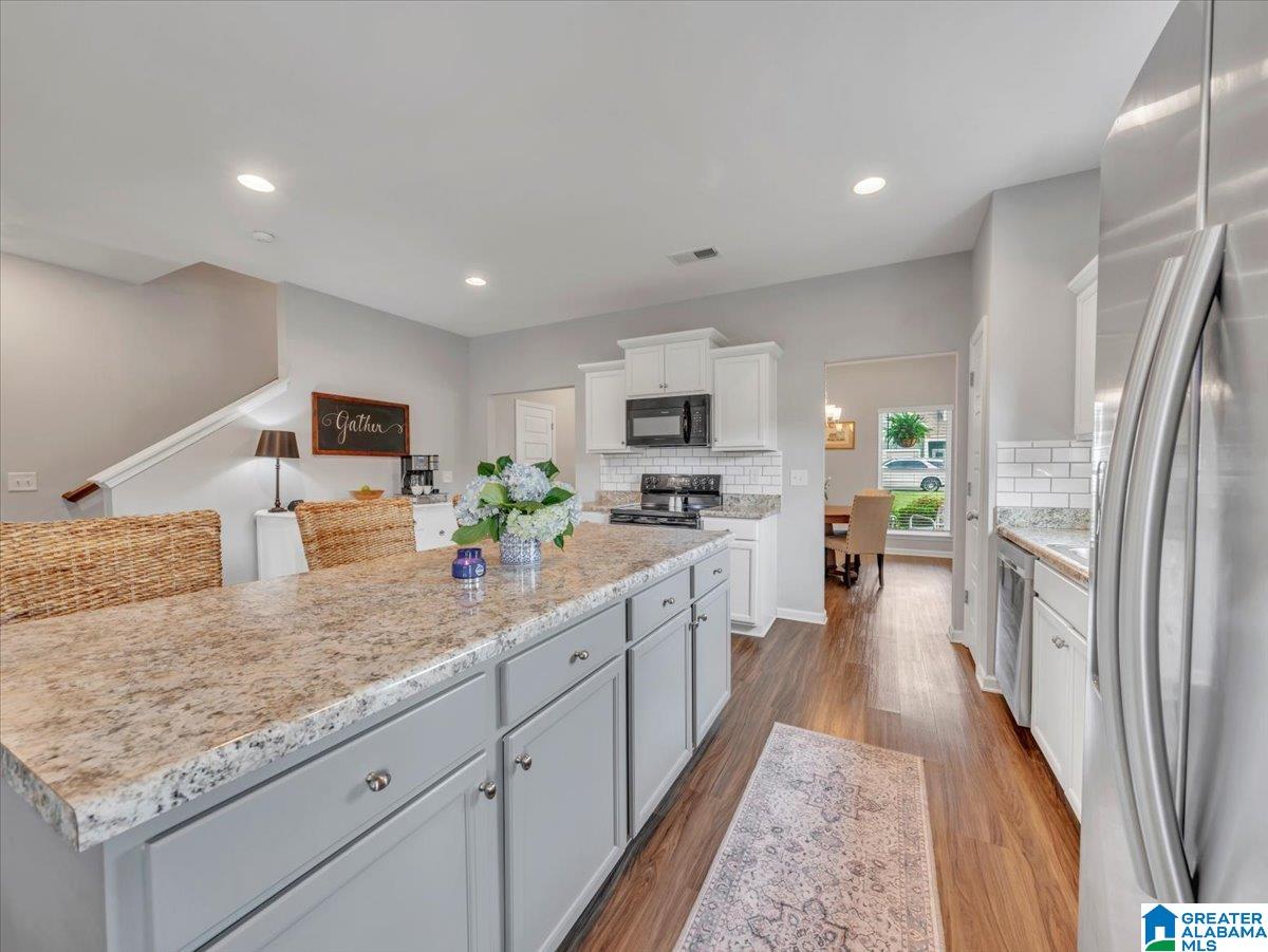 305 Shelby Farms Lane Alabaster, AL 35007 - Photo 3 of 42