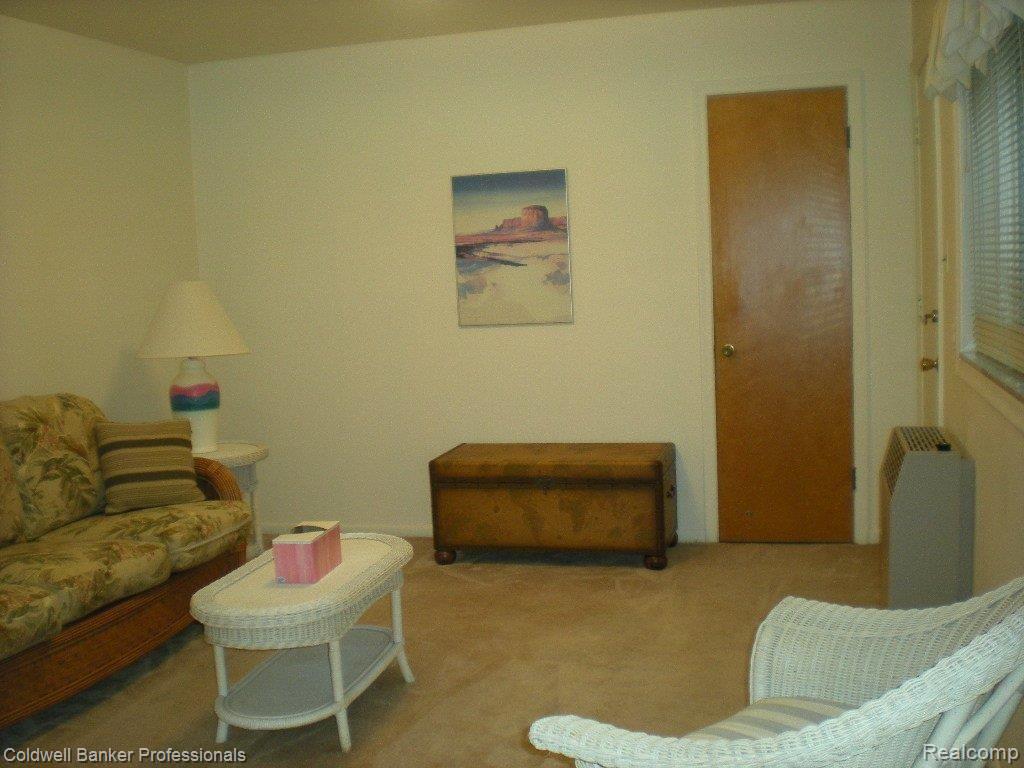 60 Nesbit Lane Rochester, MI 48309 - Photo 8 of 13 Den/Library